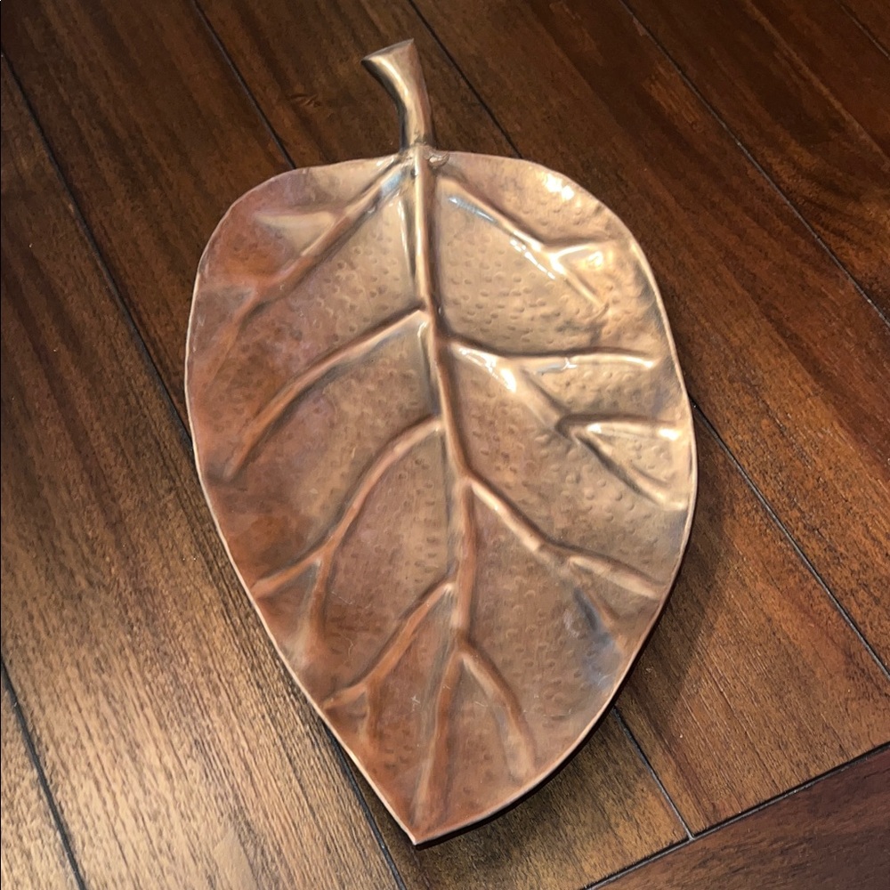 Silver Gray Metal Leaf-Shaped Decorative Tray